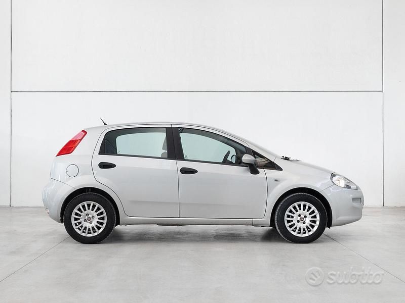Usata Fiat Punto Street 69 CV (50 kW) 2015 Grigio Utilitaria