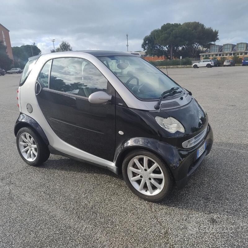 Usata 2005 Smart ForTwo Coupé Utilitaria | 3500 € (Buon prezzo) - Immagine 1/4