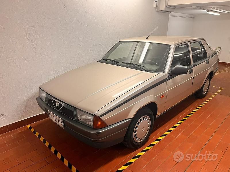 Usata 1989 Alfa Romeo 75 Tre volumi | 7500 € - Immagine 1/4