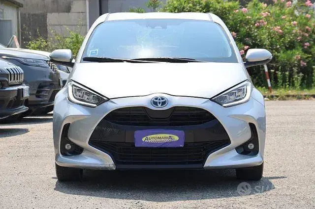 Usata Toyota Yaris Hybrid Trend 92 CV (67 kW) 2023 Grigio Berlina