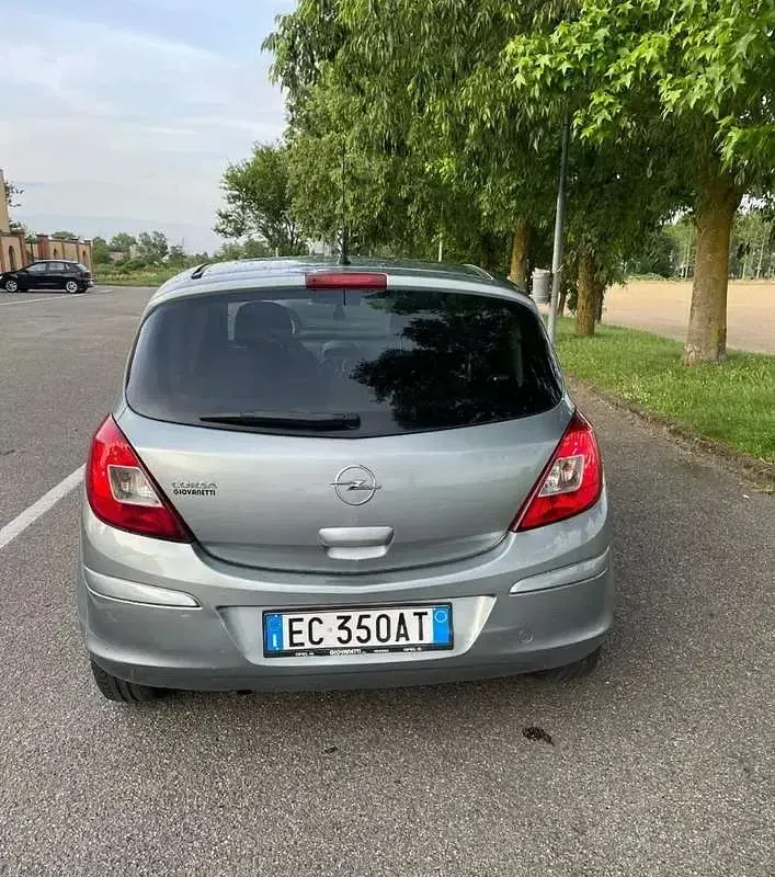 Usata Opel Corsa Cosmo 90 CV (66 kW) 2010 Utilitaria