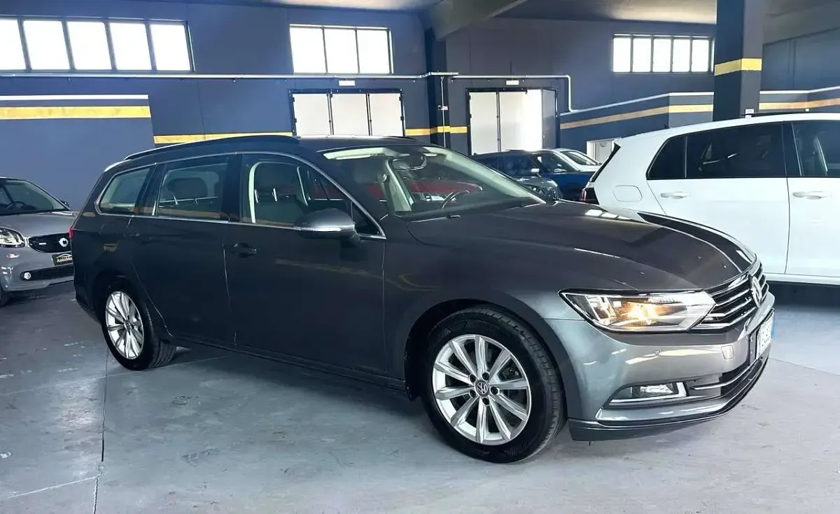 Usata VW Passat Highline 150 CV (110 kW) 2016 Grigio Station wagon