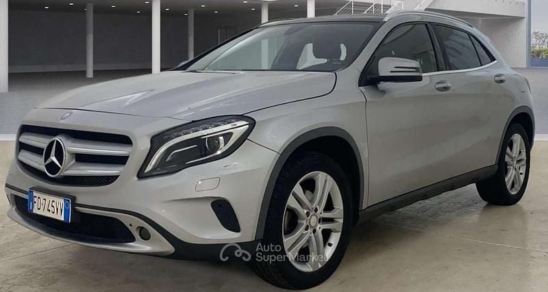 Usata Mercedes GLA200 Premium 156 CV (114 kW) 2016 Argento SUV