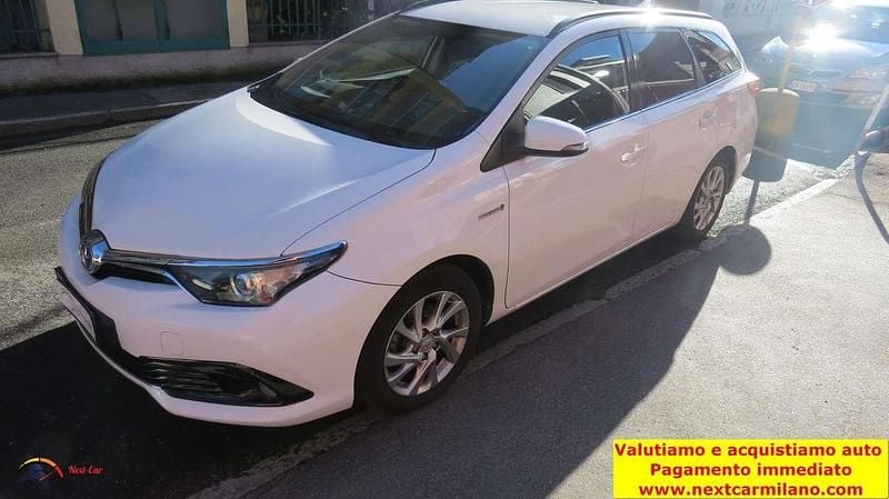 Bianco Usata 2017 Toyota Auris Hybrid Active Berlina | 10.400 € (Buon prezzo) - Immagine 1/4