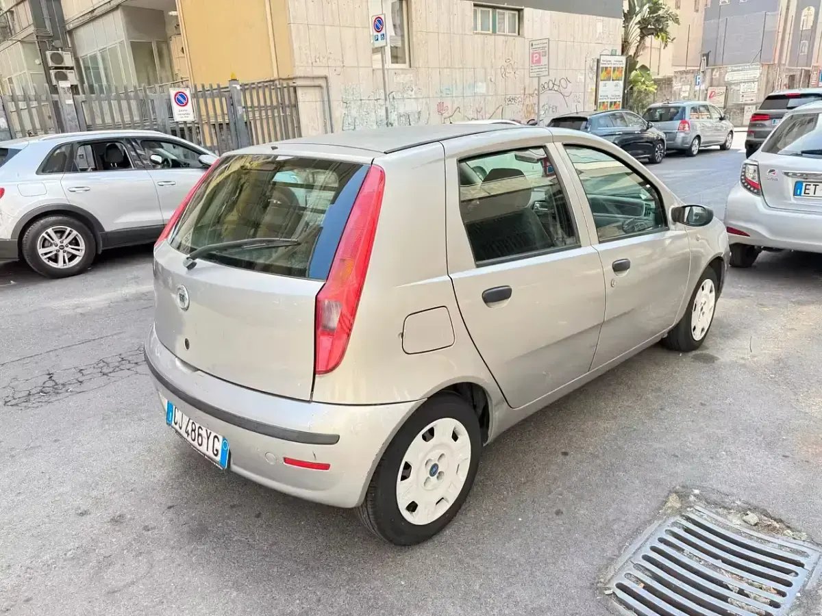 Usata Fiat Punto 69 CV (50 kW) 2005 Argento Utilitaria