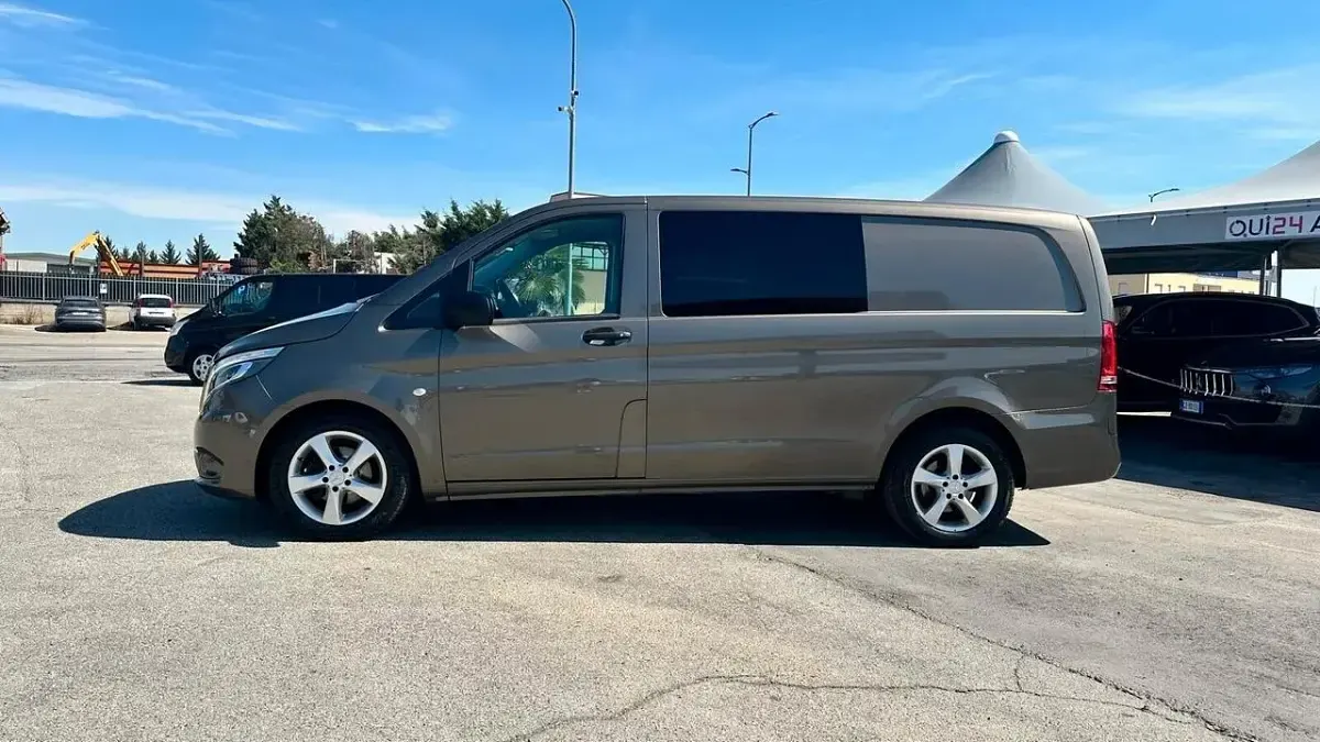 Usata Mercedes Vito 114 CV (83 kW) 2016 Oro Furgone