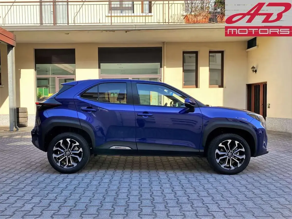 Nuova Toyota Yaris Cross Active 116 CV (85 kW) 2026 Blu/azzurro SUV