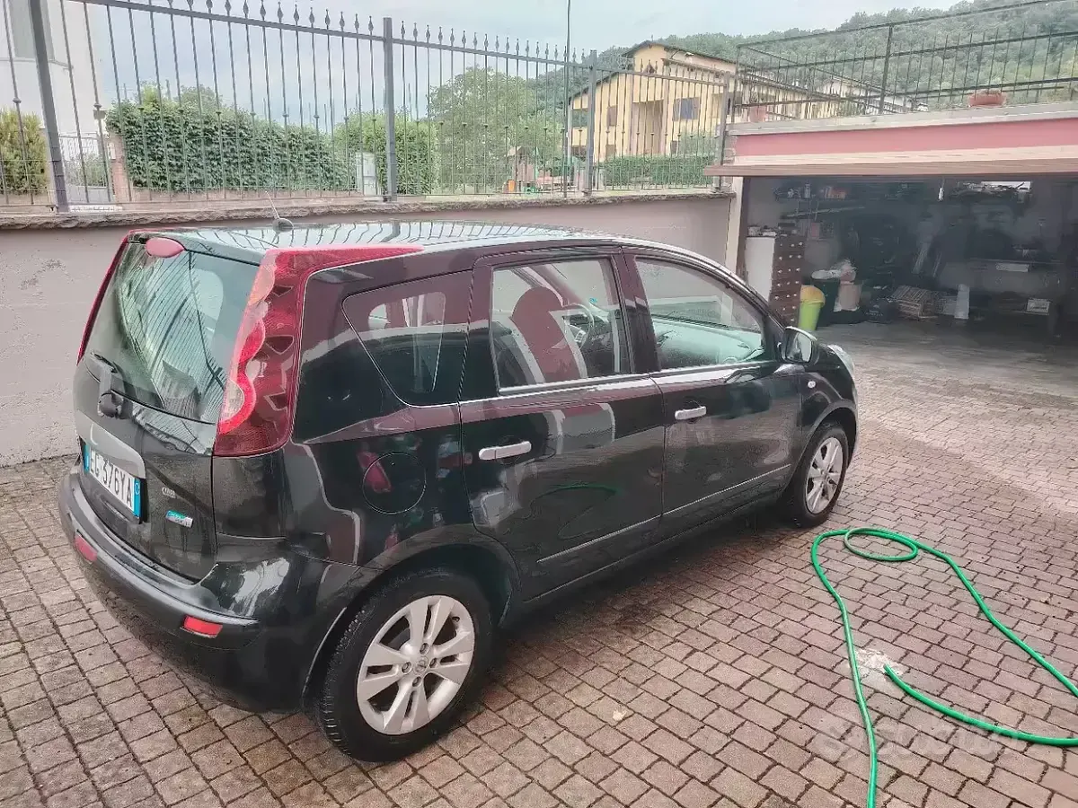 Usata Nissan Note 90 CV (66 kW) 2011 Nero Utilitaria