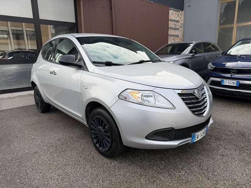 Usata Lancia Ypsilon Silver 86 CV (63 kW) 2014 Argento Utilitaria