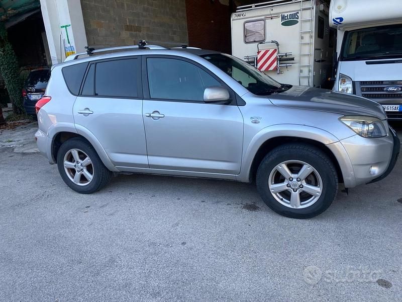 Usata Toyota RAV4 Luxury 136 CV (100 kW) 2006 Grigio SUV