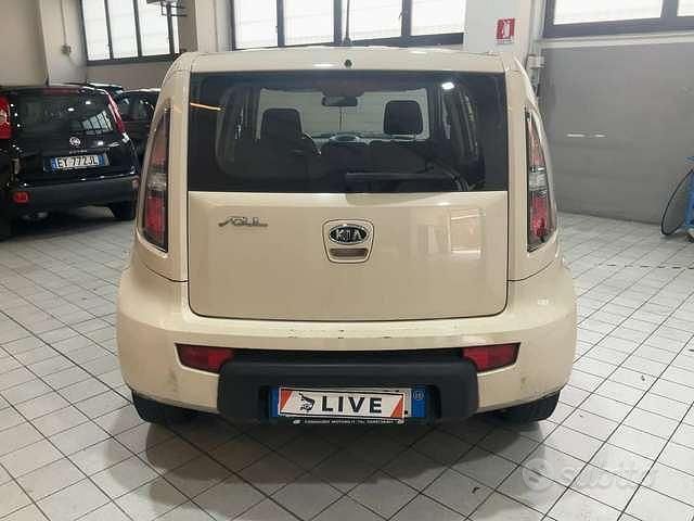 Usata Kia Soul 125 CV (91 kW) 2010 Beige SUV