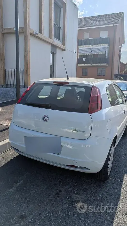 Usata Fiat Punto Evo Active 69 CV (50 kW) 2011 Bianco Utilitaria