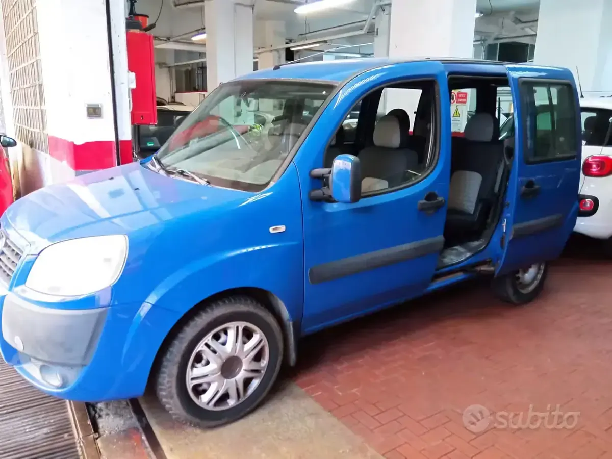 Usata Fiat Doblò Dynamic 77 CV (56 kW) 2007 Bluazzurro Monovolume