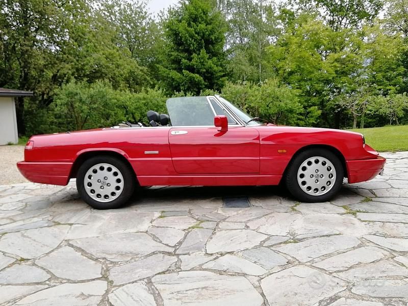 Usata Alfa Romeo Spider 117 CV (86 kW) 1992 Rosso Cabrio