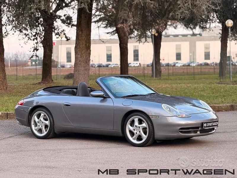 Usata Porsche 996 300 CV (220 kW) 2001 Grigio Cabrio