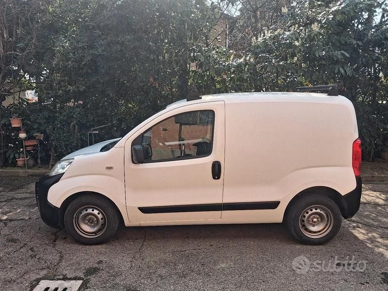 Usata Peugeot Bipper 75 CV (55 kW) 2011 Bianco Monovolume