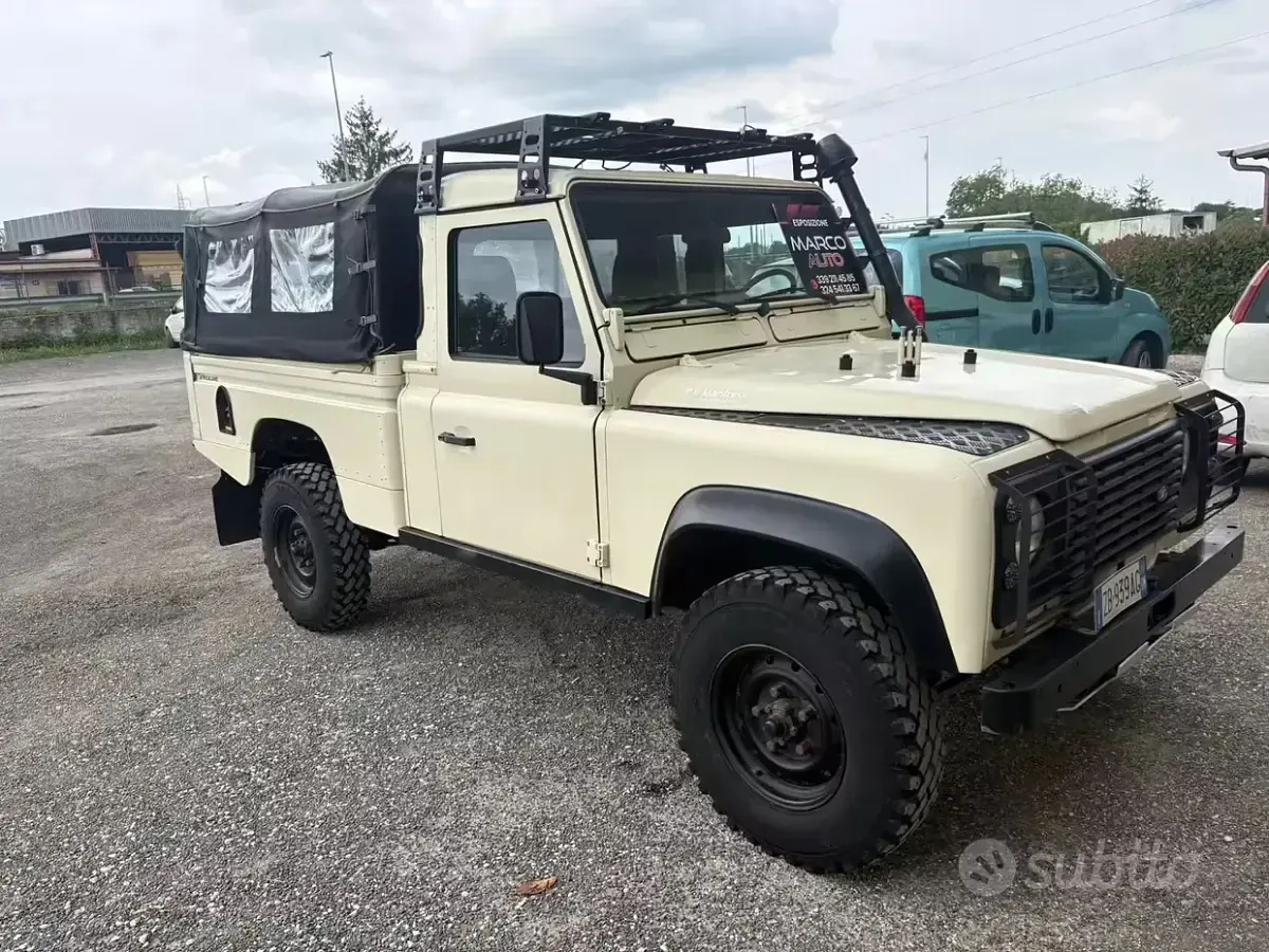 Usata Land Rover Defender 86 CV (63 kW) 1990 Beige SUV