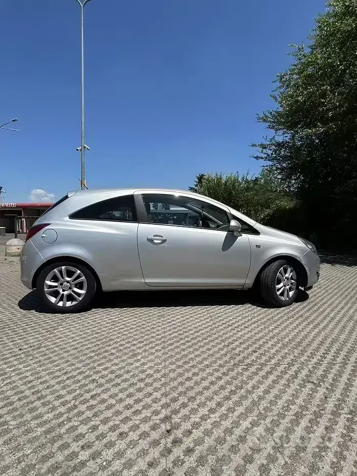 Usata Opel Corsa Sport 90 CV (66 kW) 2008 Grigio Utilitaria