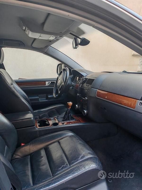 Usata VW Touareg 174 CV (127 kW) 2008 Nero SUV