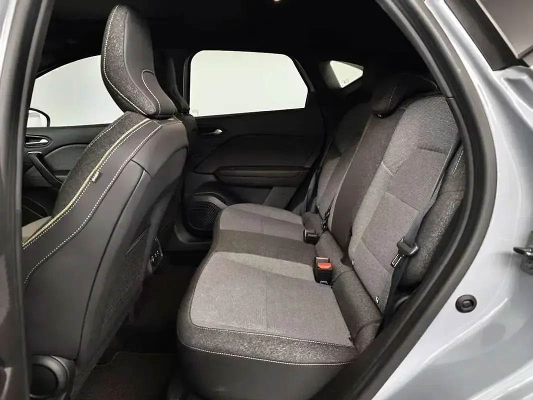 Usata Renault Captur Techno 91 CV (66 kW) 2024 Argento SUV