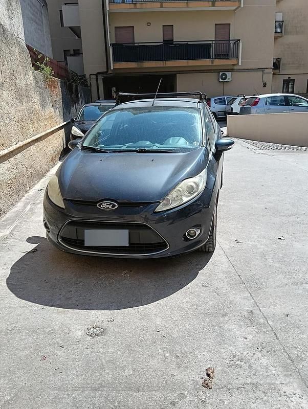 Usata Ford Fiesta 68 CV (50 kW) 2009 Grigio Berlina