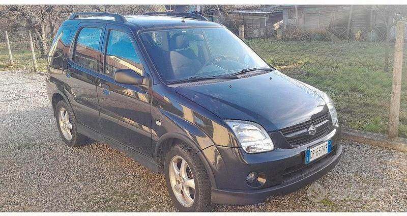 Usado Suzuki Ignis 70 CV (51 kW) 2008 Negro Utilitario
