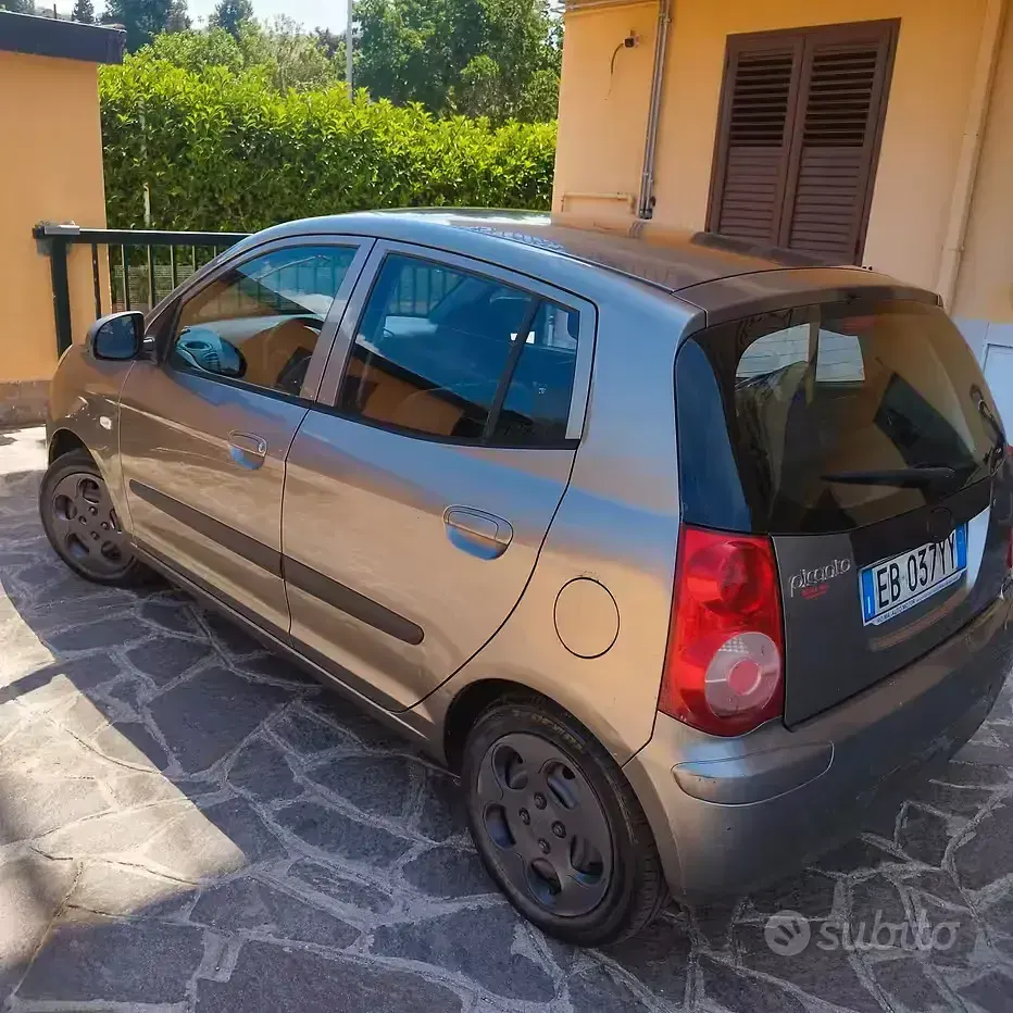 Usata Kia Picanto 62 CV (45 kW) 2011 Grigio Utilitaria