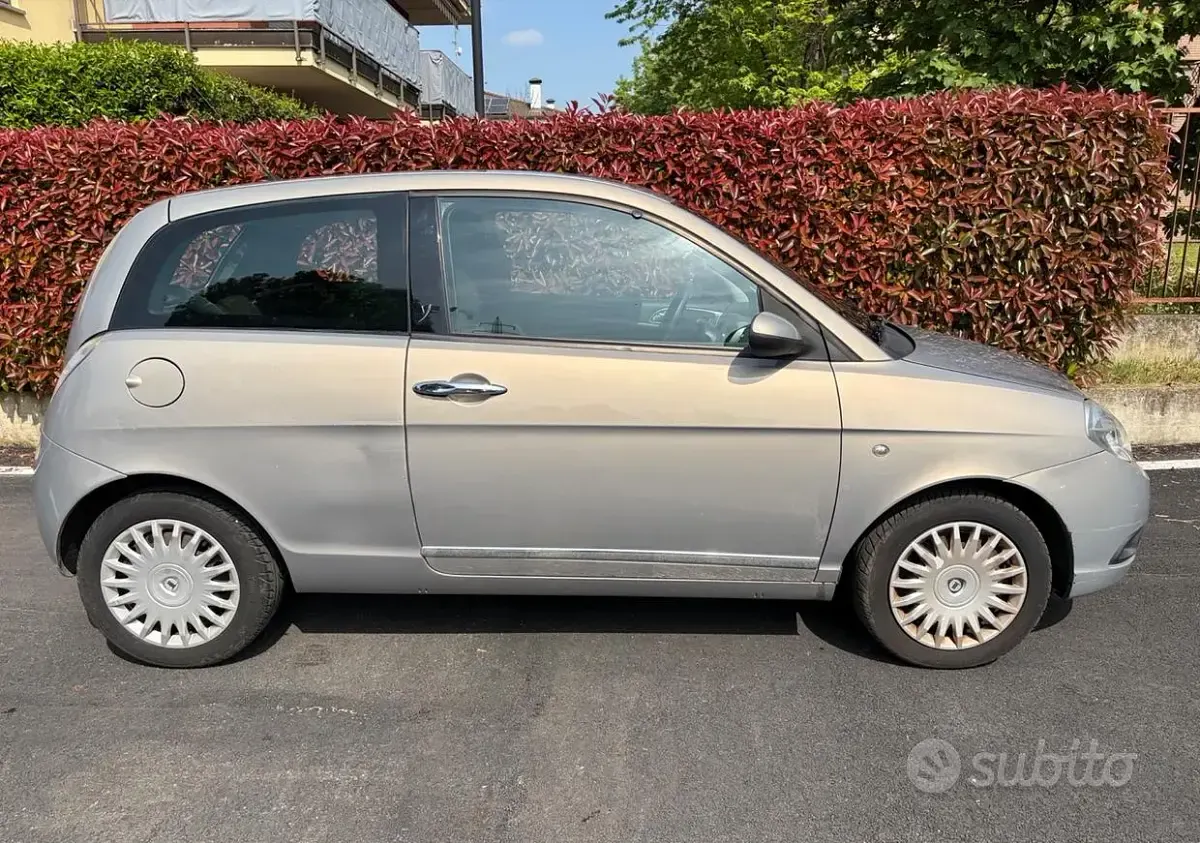Usata Lancia Ypsilon 60 CV (44 kW) 2008 Beige Utilitaria