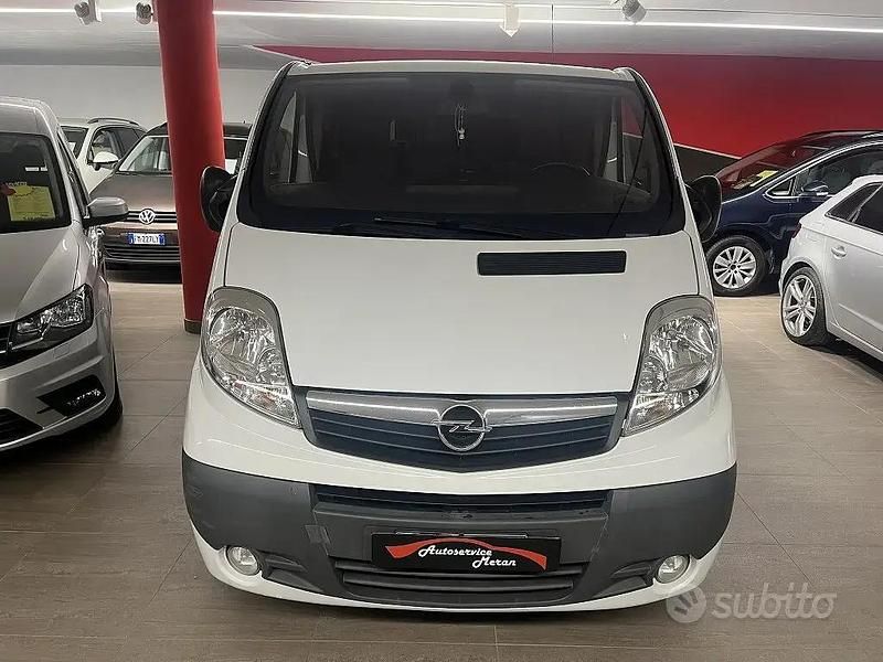 Usata Opel Vivaro 146 CV (107 kW) 2008 Bianco Monovolume