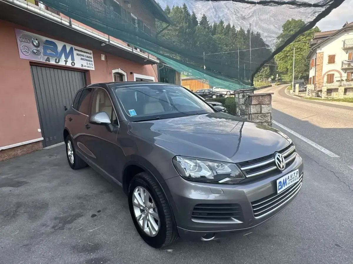 Usata VW Touareg 239 CV (175 kW) 2010 Grigio SUV