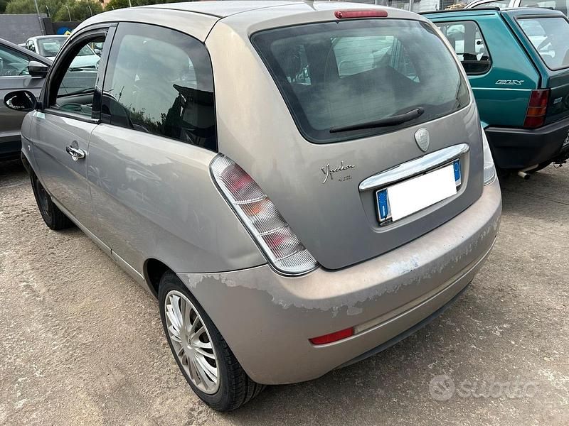 Usata Lancia Ypsilon 75 CV (55 kW) 2008 Marrone Utilitaria