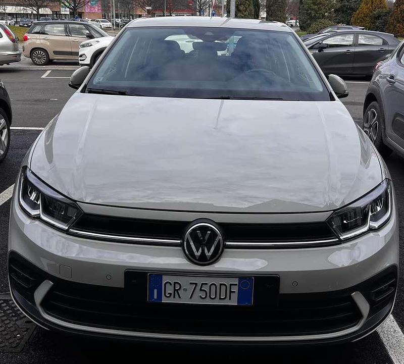 Usata VW Polo Life 95 CV (69 kW) 2023 Argento Utilitaria