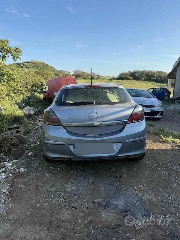 Usata Opel Astra GTC 101 CV (74 kW) 2007 Berlina
