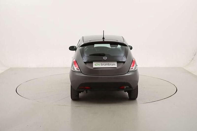 Usata Lancia Ypsilon Silver 69 CV (50 kW) 2023 Grigio Utilitaria