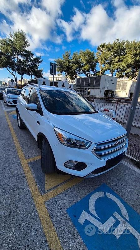 Usata Ford Kuga 120 CV (88 kW) 2017 Bianco SUV