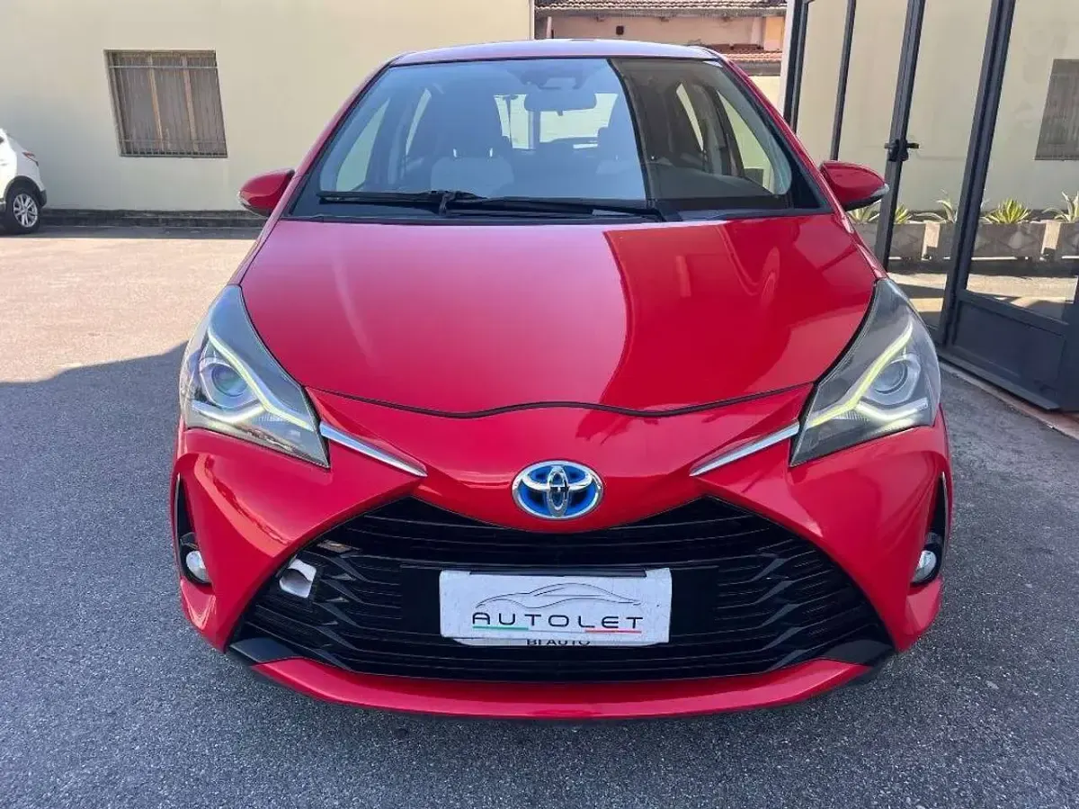 Usata Toyota Yaris Hybrid Active 73 CV (53 kW) 2018 Rosso Berlina