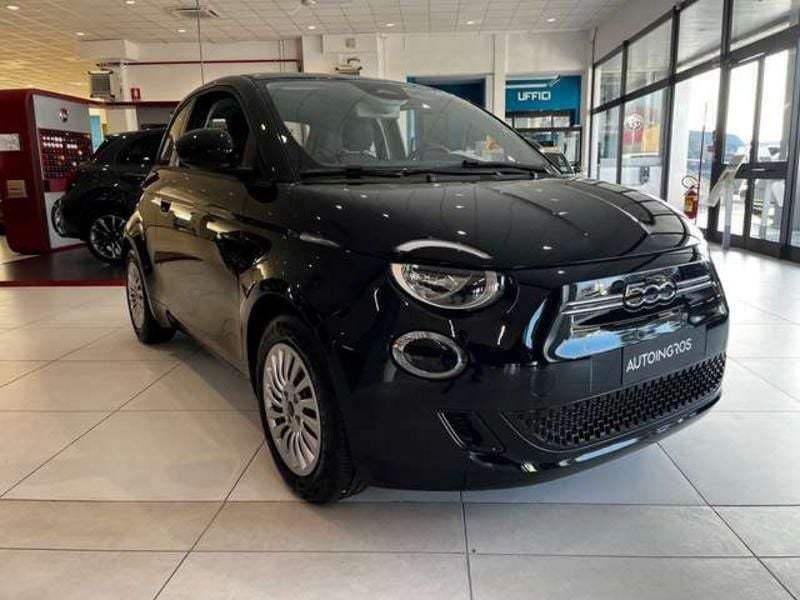 Usata Fiat 500e Action 86 kW (118 CV) 2023 Bianco Berlina