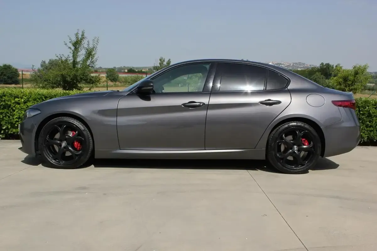 Usata Alfa Romeo Giulia Business 160 CV (117 kW) 2020 Grigio Berlina