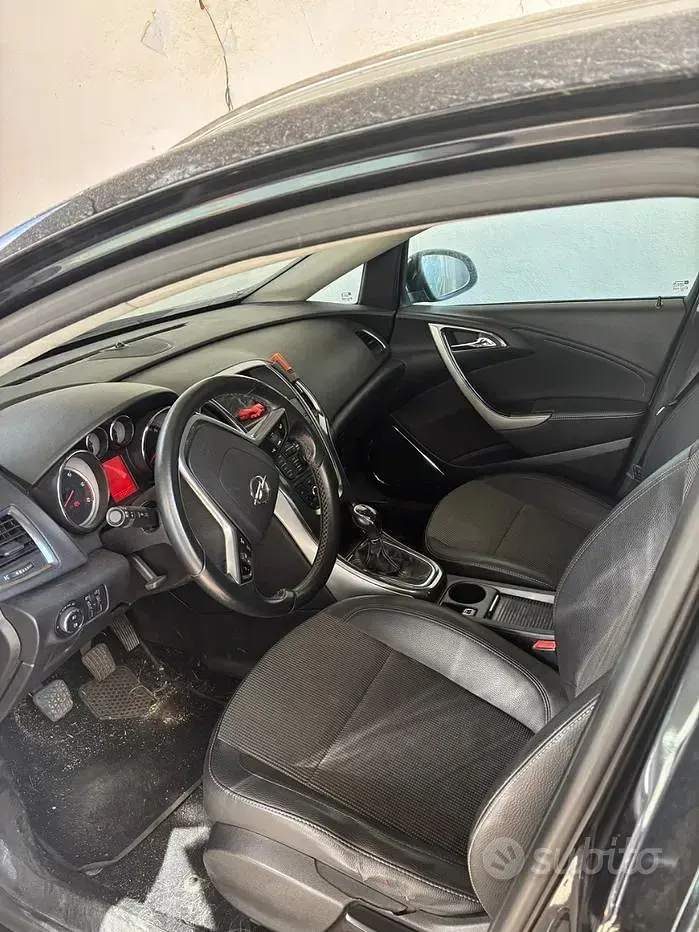 Usata Opel Astra Cosmo 110 CV (80 kW) 2011 Nero Station wagon