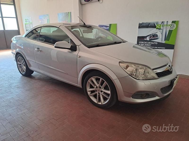 Usata Opel Astra Cabriolet Cosmo 150 CV (110 kW) 2007 Grigio Cabrio