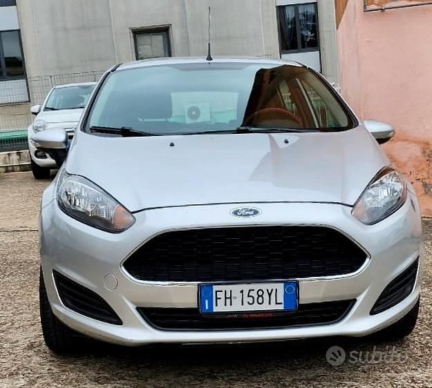 Usata Ford Fiesta 60 CV (44 kW) 2017 Grigio Utilitaria