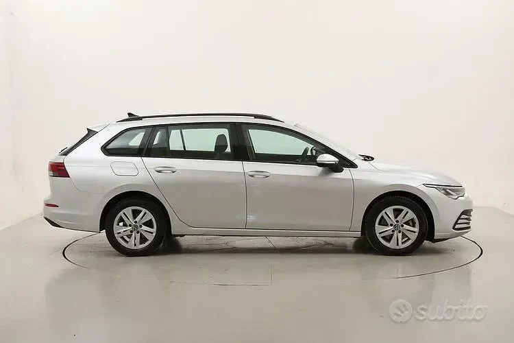 Usata VW Golf VIII Life 116 CV (85 kW) 2023 Grigio Station wagon