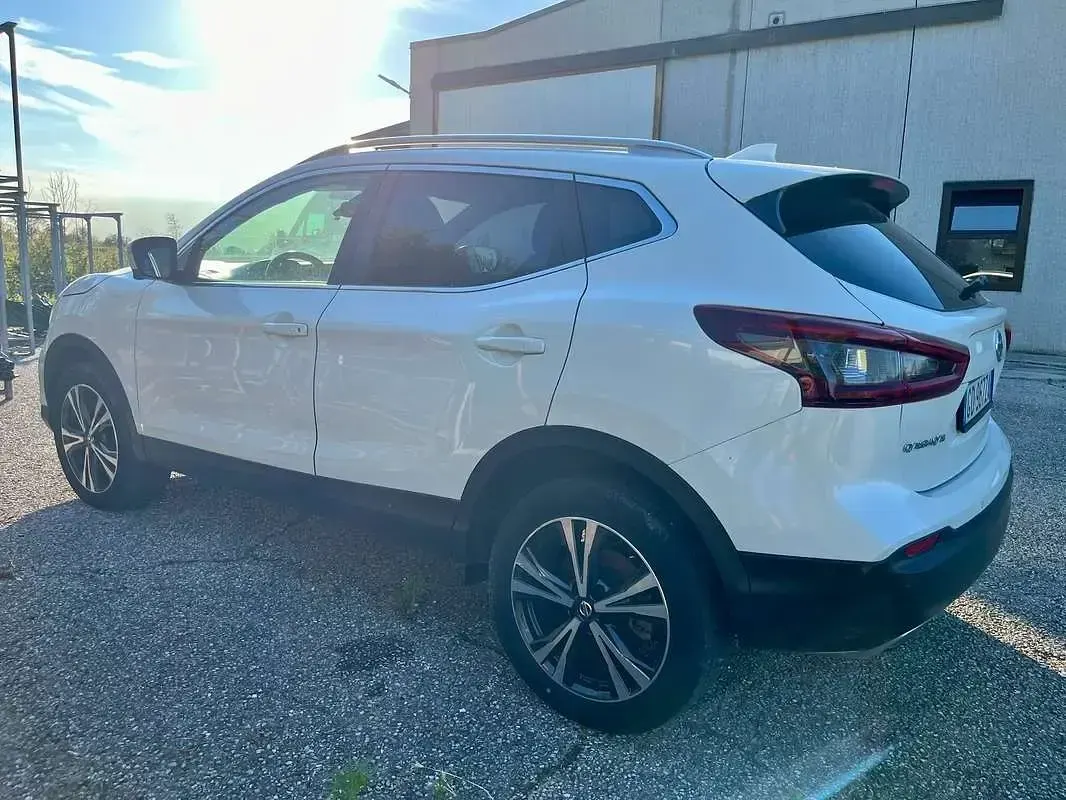 Usata Nissan Qashqai N-Connecta 116 CV (85 kW) 2020 Bianco SUV
