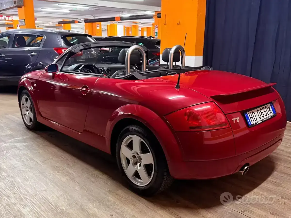 Usata Audi TT Roadster 179 CV (131 kW) 2001 Rosso Cabrio