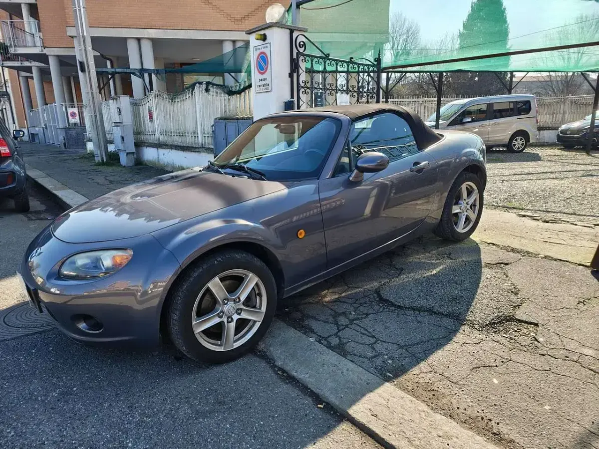 Usata Mazda MX5 126 CV (92 kW) 2006 Grigio Cabrio