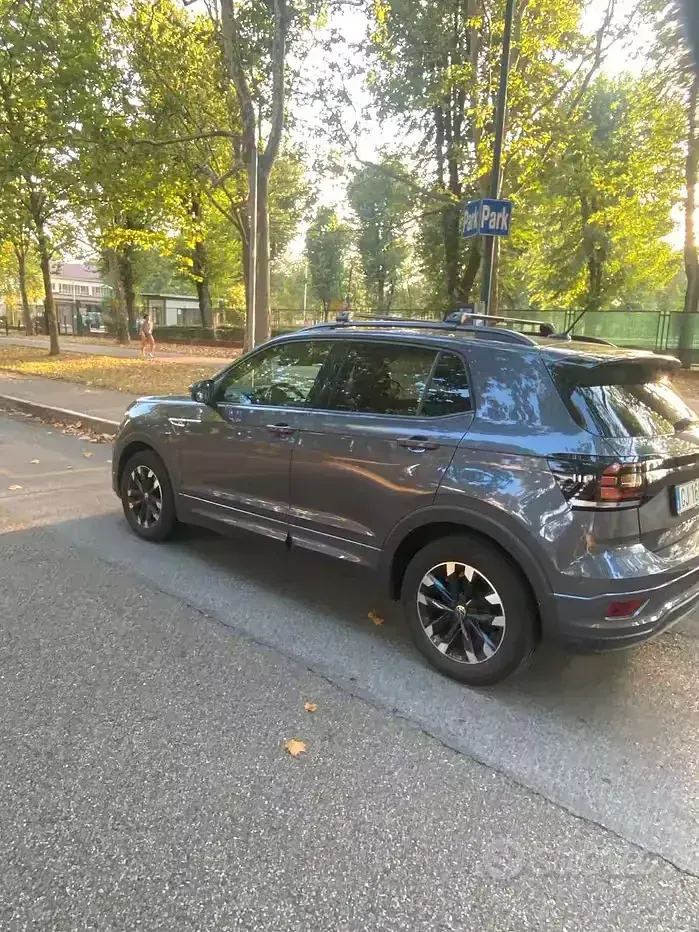 Usata VW T-Cross R-line 95 CV (69 kW) 2022 Grigio SUV