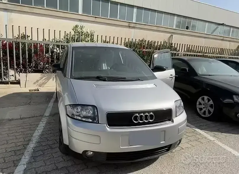 Usata Audi A2 75 CV (55 kW) 2003 Grigio Utilitaria