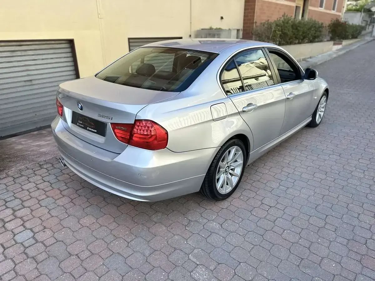Usata BMW 325 218 CV (160 kW) 2008 Argento Berlina