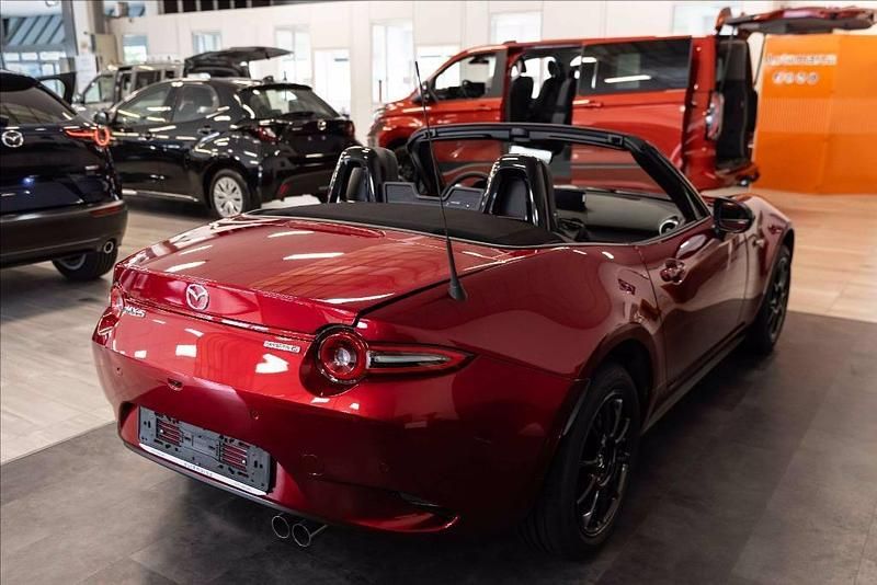 Nuova Mazda MX5 Homura-Line 132 CV (97 kW) 2025 Rosso metallizzato Cabrio