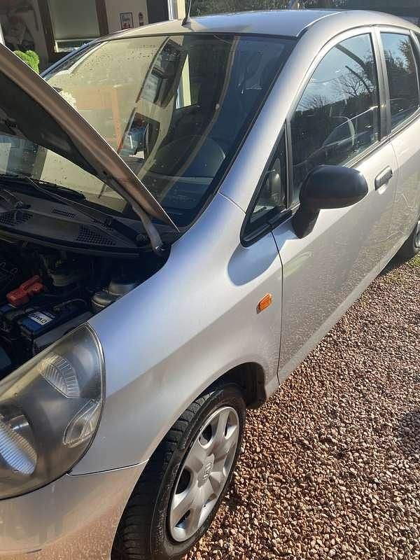 Usata Honda Jazz 77 CV (56 kW) 2003 Argento Utilitaria